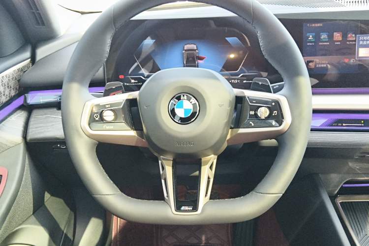 Used BMW 5 Series 2025 530Li Luxury Edition M Sport Package Steering Wheel