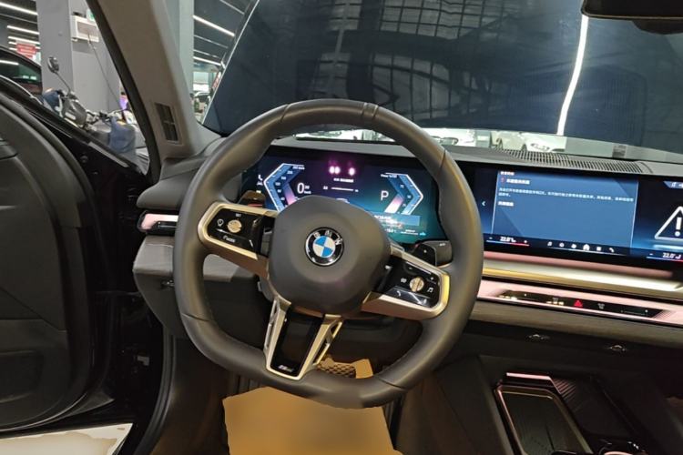 Used BMW 5 Series 2025 530Li Luxury Edition M Sport Package Steering Wheel