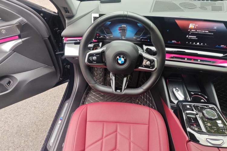 Used BMW 5 Series 2025 530Li Leading Model M Sport Package Steering Wheel