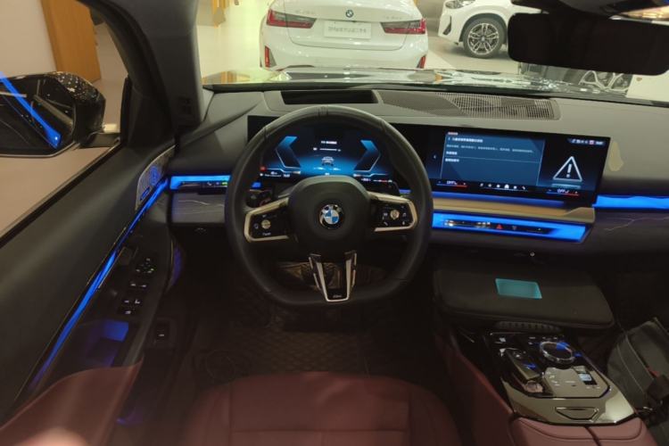 Used BMW 5 Series 2025 530Li Luxury Edition M Sport Package Steering Wheel