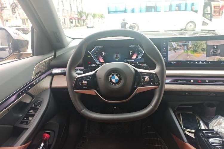 Used BMW 5 Series 2025 530Li Luxury Edition Premium Package Steering Wheel