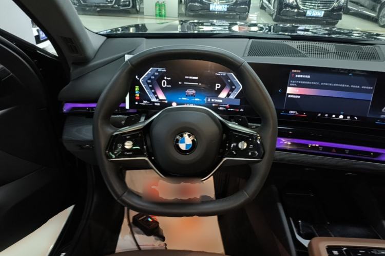 Used BMW 5 Series 2025 525Li Luxury Package Steering Wheel