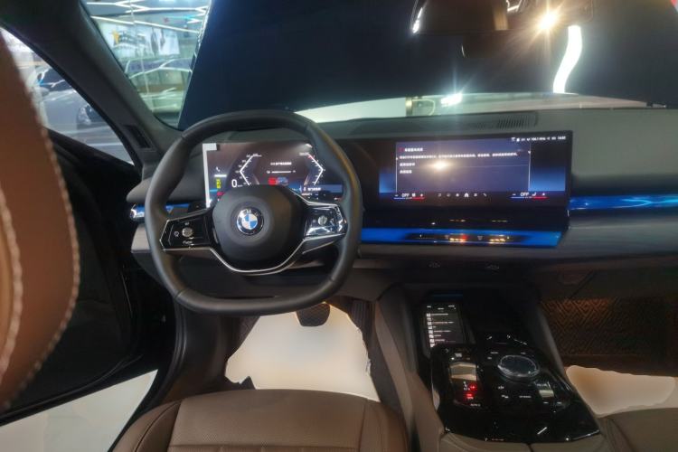 Used BMW 5 Series 2025 530Li Leading Edition Luxury Package Steering Wheel