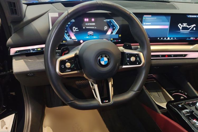 Used BMW 5 Series 2025 530Li Luxury Edition M Sport Package Steering Wheel