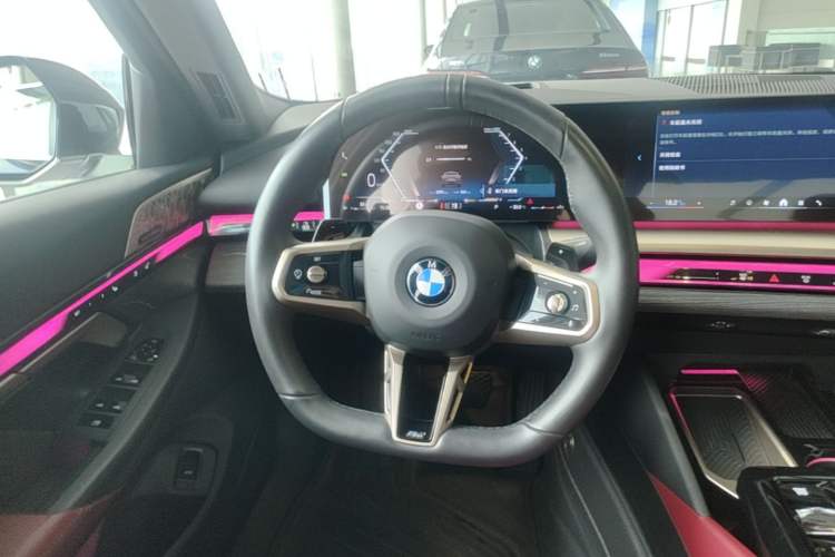 Used BMW 5 Series 2025 530Li Luxury Edition M Sport Package Steering Wheel