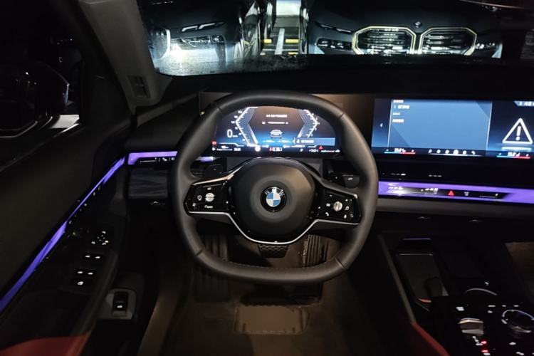 Used BMW 5 Series 2025 525Li Luxury Package Steering Wheel
