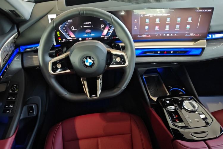 Used BMW 5 Series 2025 530Li Luxury Edition M Sport Package Steering Wheel