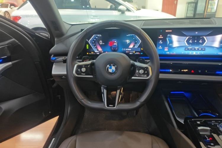 Used BMW 5 Series 2025 525Li M Sport Package Steering Wheel