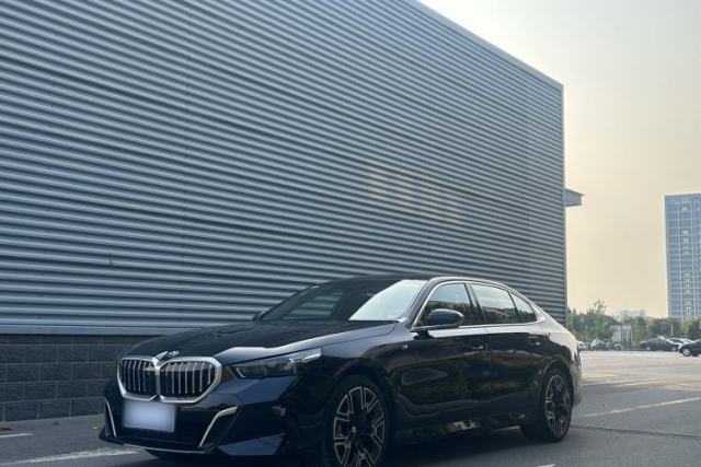 Używany BMW 5 Series 2025 530Li Luxury Edition M Sport Package