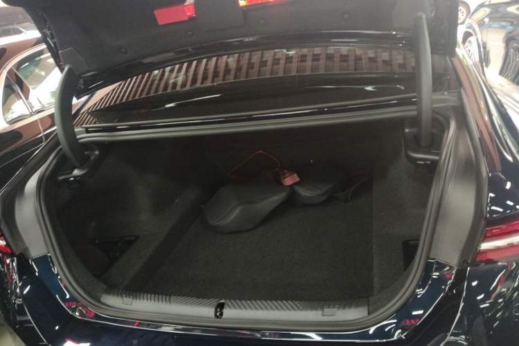 Used BMW 5 Series 2025 530Li Leading Model M Sport Package Trunk