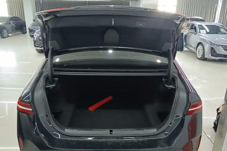 Used BMW 5 Series 2025 525Li M Sport Package Trunk