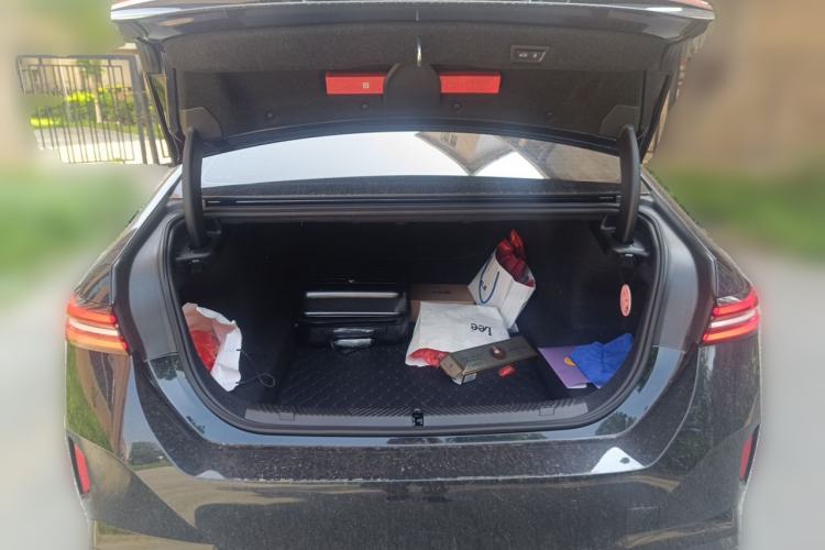 Used BMW 5 Series 2025 530Li Luxury Edition M Sport Package Trunk