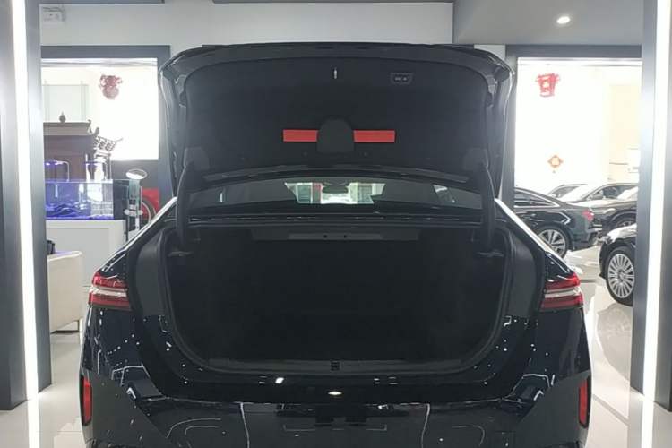 Used BMW 5 Series 2025 530Li Luxury Edition M Sport Package Trunk