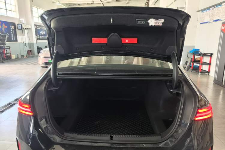 Used BMW 5 Series 2025 530Li Leading Model M Sport Package Trunk
