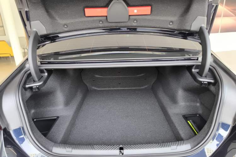 Used BMW 5 Series 2025 530Li Leading Model M Sport Package Trunk