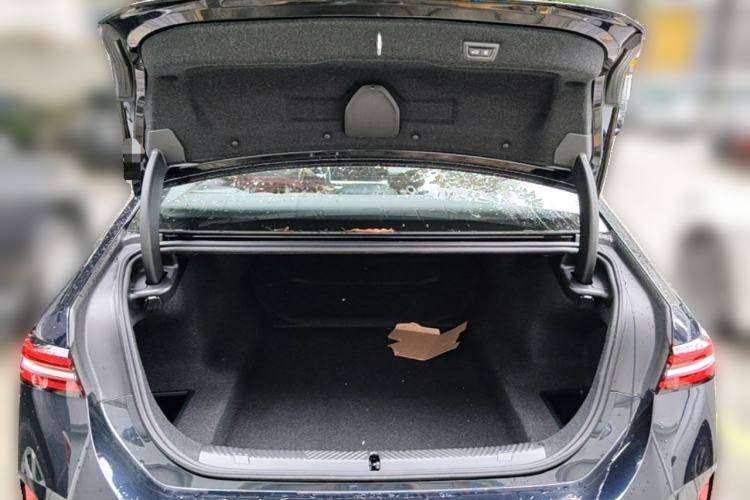Used BMW 5 Series 2025 530Li Luxury Edition M Sport Package Trunk