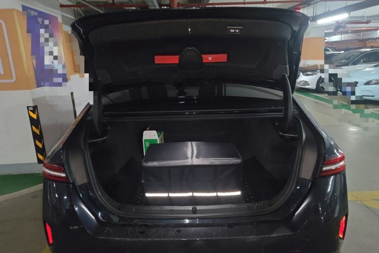 Used BMW 5 Series 2025 530Li Luxury Edition M Sport Package Trunk