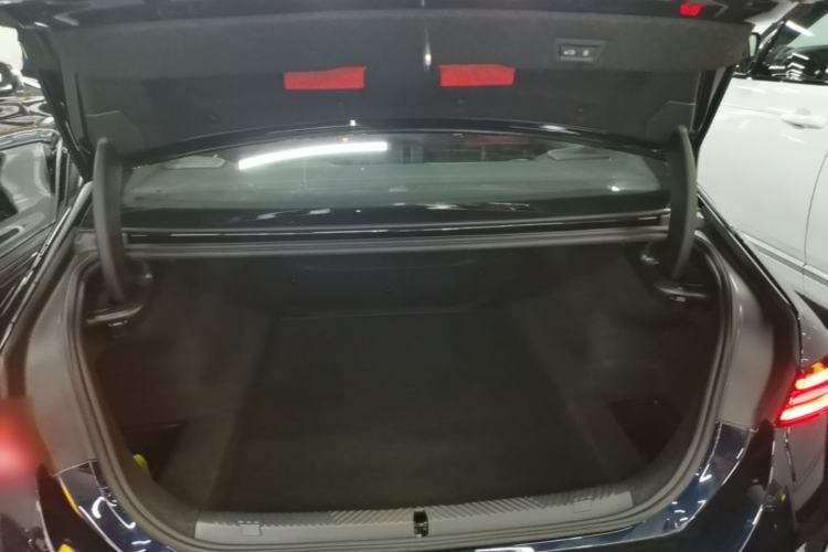 Used BMW 5 Series 2025 530Li Luxury Edition M Sport Package Trunk