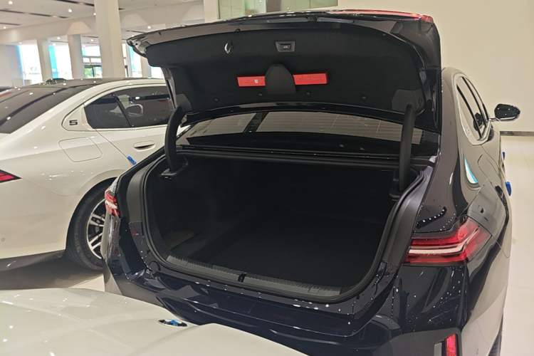Used BMW 5 Series 2025 525Li M Sport Package Trunk