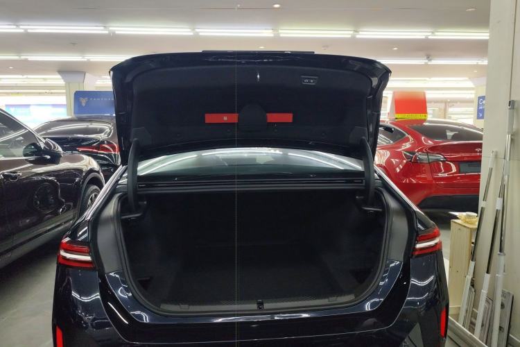 Used BMW 5 Series 2025 530Li Luxury Edition M Sport Package Trunk