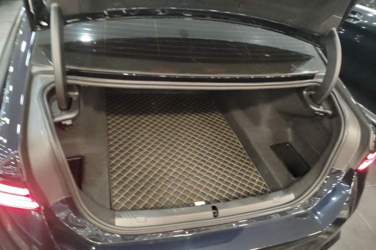 Used BMW 5 Series 2025 530Li Luxury Edition M Sport Package Trunk