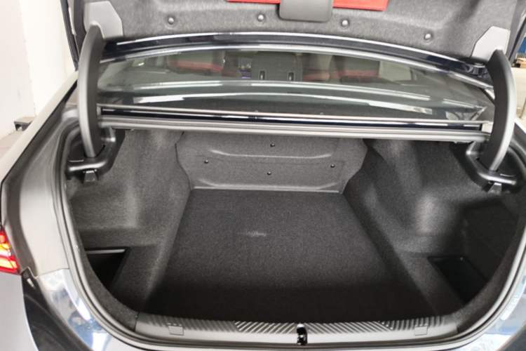 Used BMW 5 Series 2025 530Li Luxury Edition M Sport Package Trunk