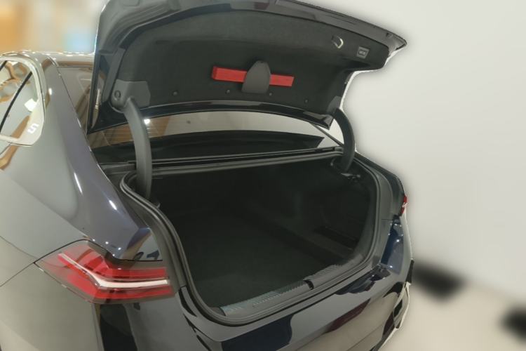 Used BMW 5 Series 2025 530Li Luxury Edition M Sport Package Trunk