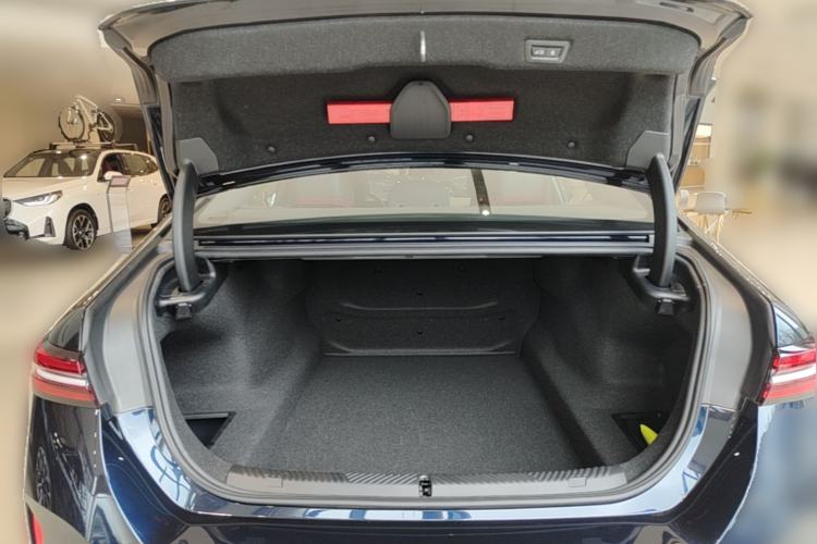 Used BMW 5 Series 2025 530Li Luxury Edition M Sport Package Trunk