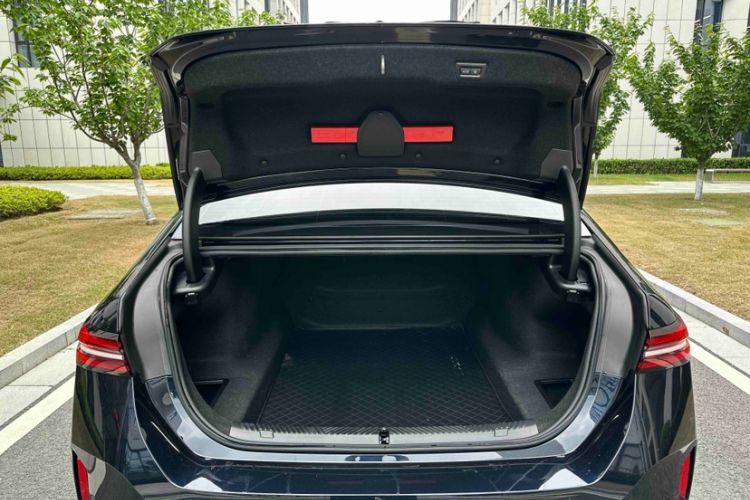 Used BMW 5 Series 2025 530Li Leading Model M Sport Package Trunk