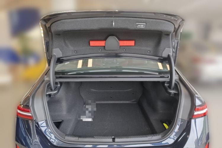 Used BMW 5 Series 2025 530Li Luxury Edition M Sport Package Trunk