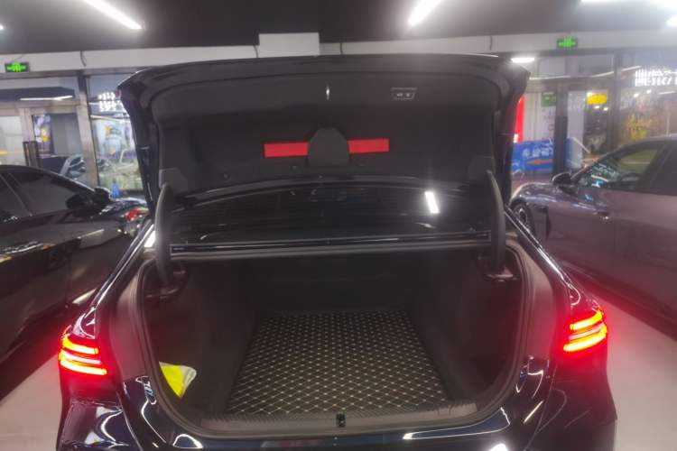 Used BMW 5 Series 2025 530Li Leading Edition Luxury Package Trunk