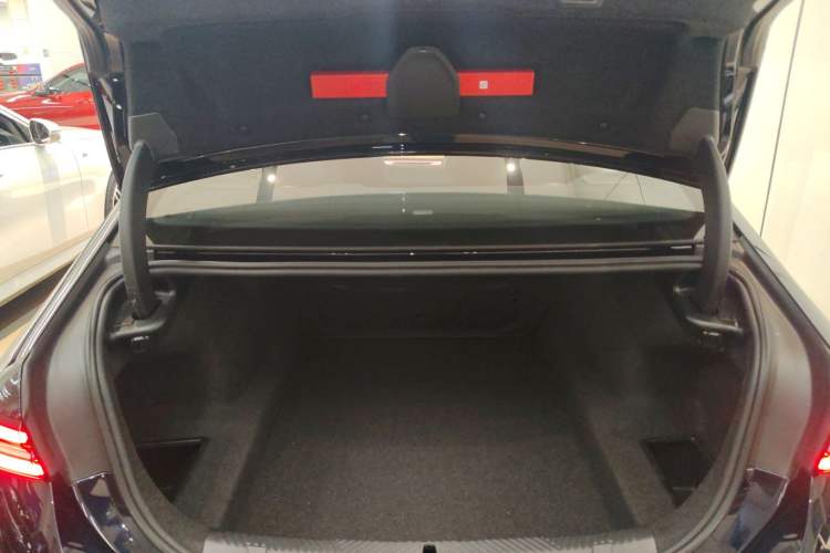 Used BMW 5 Series 2025 530Li Luxury Edition M Sport Package Trunk