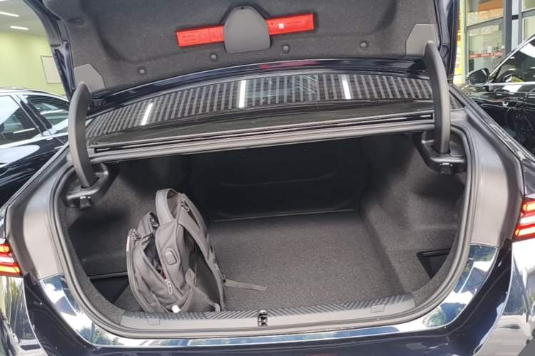 Used BMW 5 Series 2025 530Li Leading Model M Sport Package Trunk