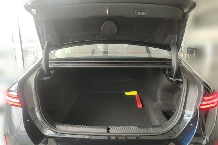 Used BMW 5 Series 2025 530Li Luxury Edition M Sport Package Trunk