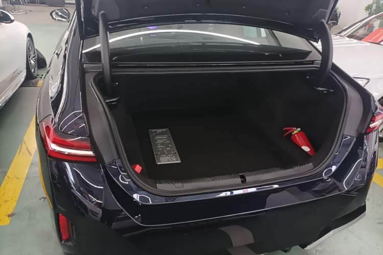 Used BMW 5 Series 2025 525Li M Sport Package Trunk