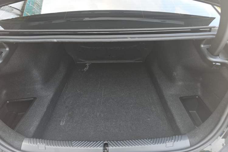 Used BMW 5 Series 2025 530Li Luxury Edition M Sport Package Trunk