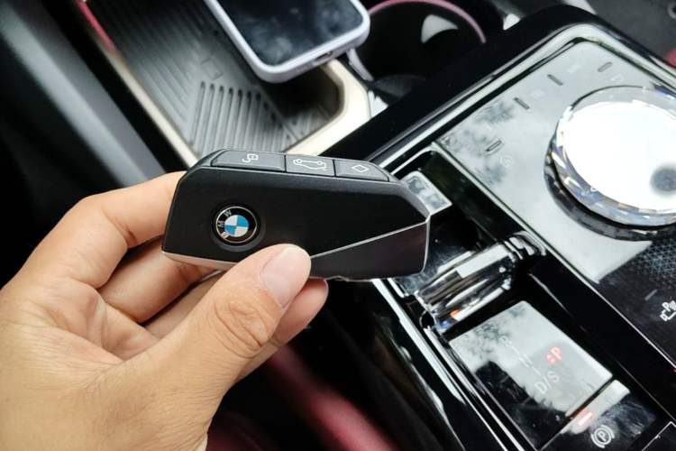 Used BMW 5 Series 2025 530Li Luxury Edition M Sport Package Vehicle Key