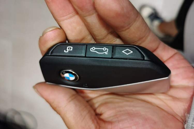Used BMW 5 Series 2025 530Li Luxury Edition M Sport Package Vehicle Key