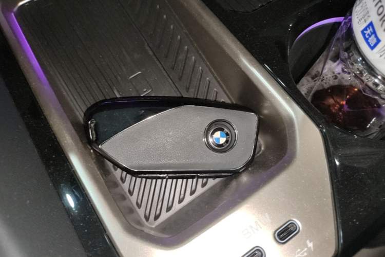Used BMW 5 Series 2025 530Li Luxury Edition M Sport Package Vehicle Key