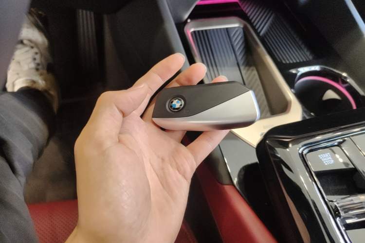 Used BMW 5 Series 2025 530Li Luxury Edition M Sport Package Vehicle Key