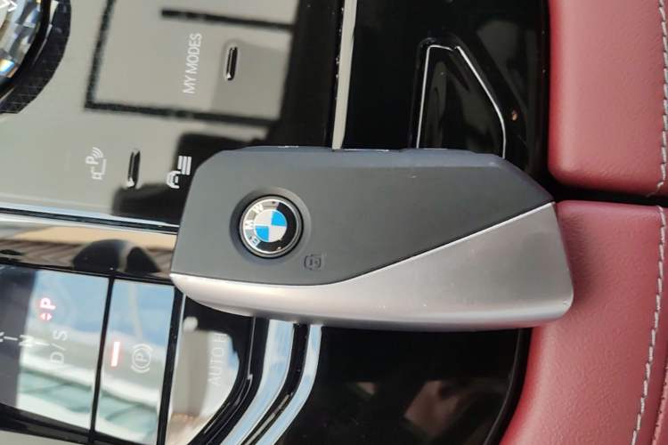 Used BMW 5 Series 2025 530Li Luxury Edition M Sport Package Vehicle Key