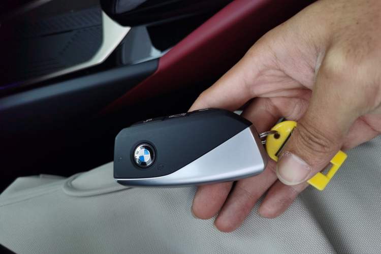 Used BMW 5 Series 2025 530Li Luxury Edition M Sport Package Vehicle Key
