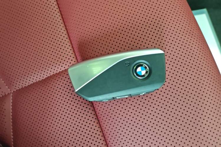 Used BMW 5 Series 2025 530Li Luxury Edition M Sport Package Vehicle Key