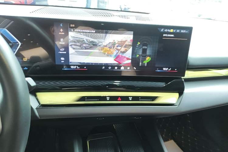 Used BMW 5 Series 2025 525Li M Sport Package Audio And AC Panel
