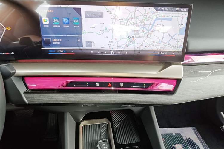 Used BMW 5 Series 2025 530Li Luxury Edition M Sport Package Audio And AC Panel