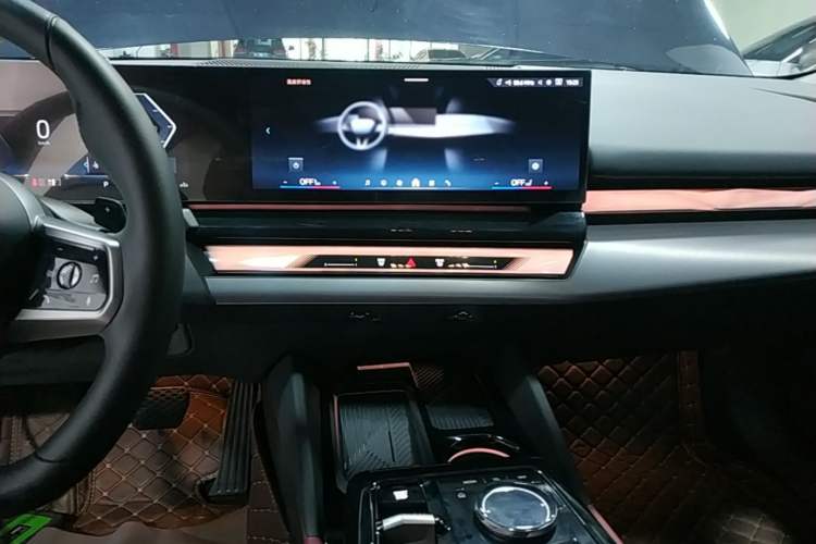 Used BMW 5 Series 2025 530Li xDrive M Sport Package Audio And AC Panel