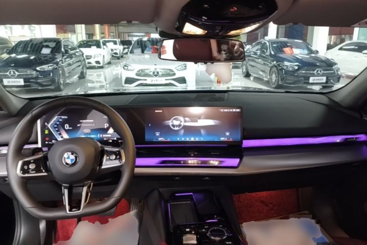 Used BMW 5 Series 2025 530Li Leading Model M Sport Package Center Console