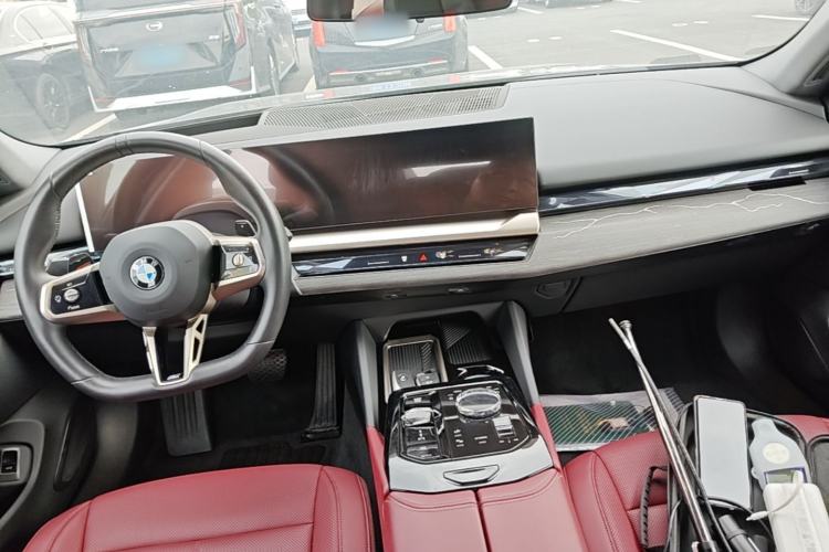Used BMW 5 Series 2025 530Li Luxury Edition M Sport Package Center Console