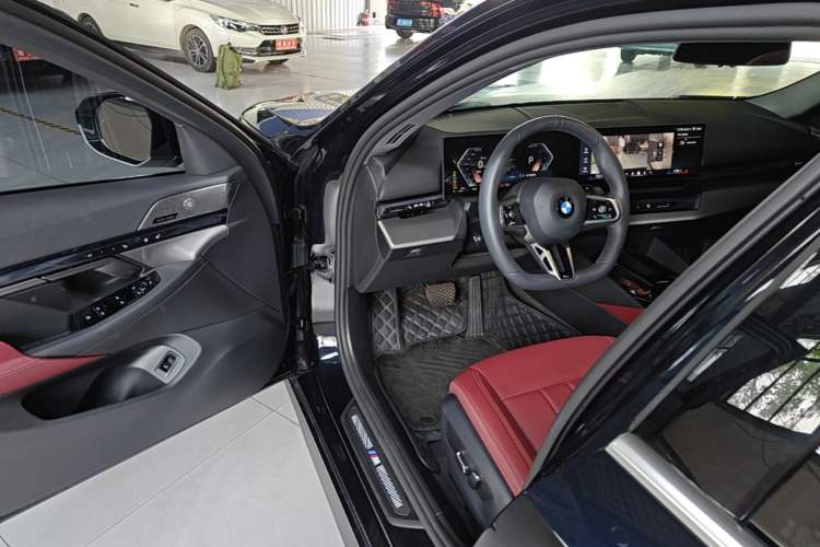 Used BMW 5 Series 2025 530Li Leading Model M Sport Package Driver Seat