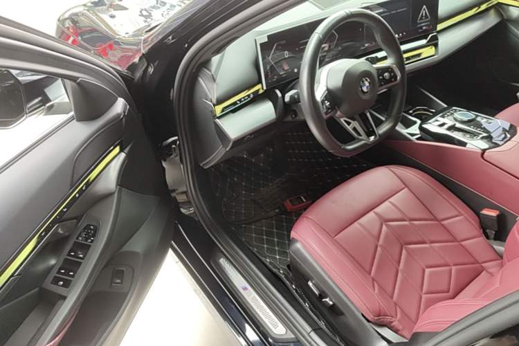 Used BMW 5 Series 2025 525Li M Sport Package Driver Seat